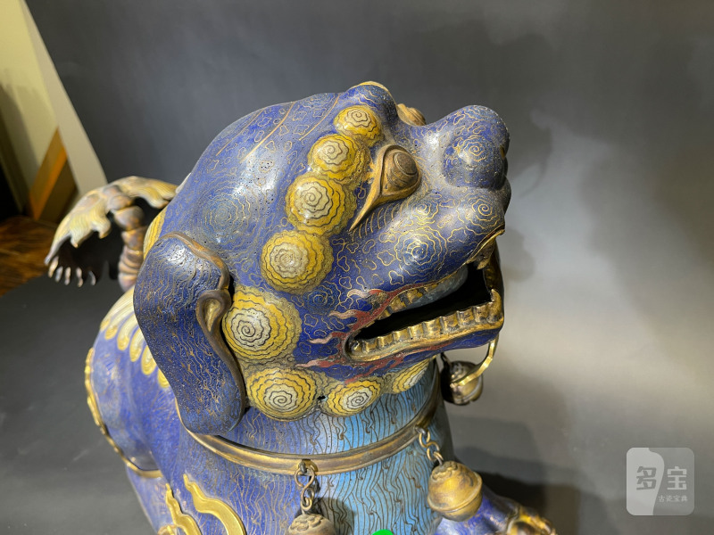 清乾隆 宫廷御制 掐丝珐琅狮形香薰一对 - 图23